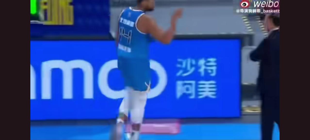 北汽外援斯佩尔曼太放肆了，竟然明目张胆骂教练。昨天晚上北京主场迎战同曦，外援斯