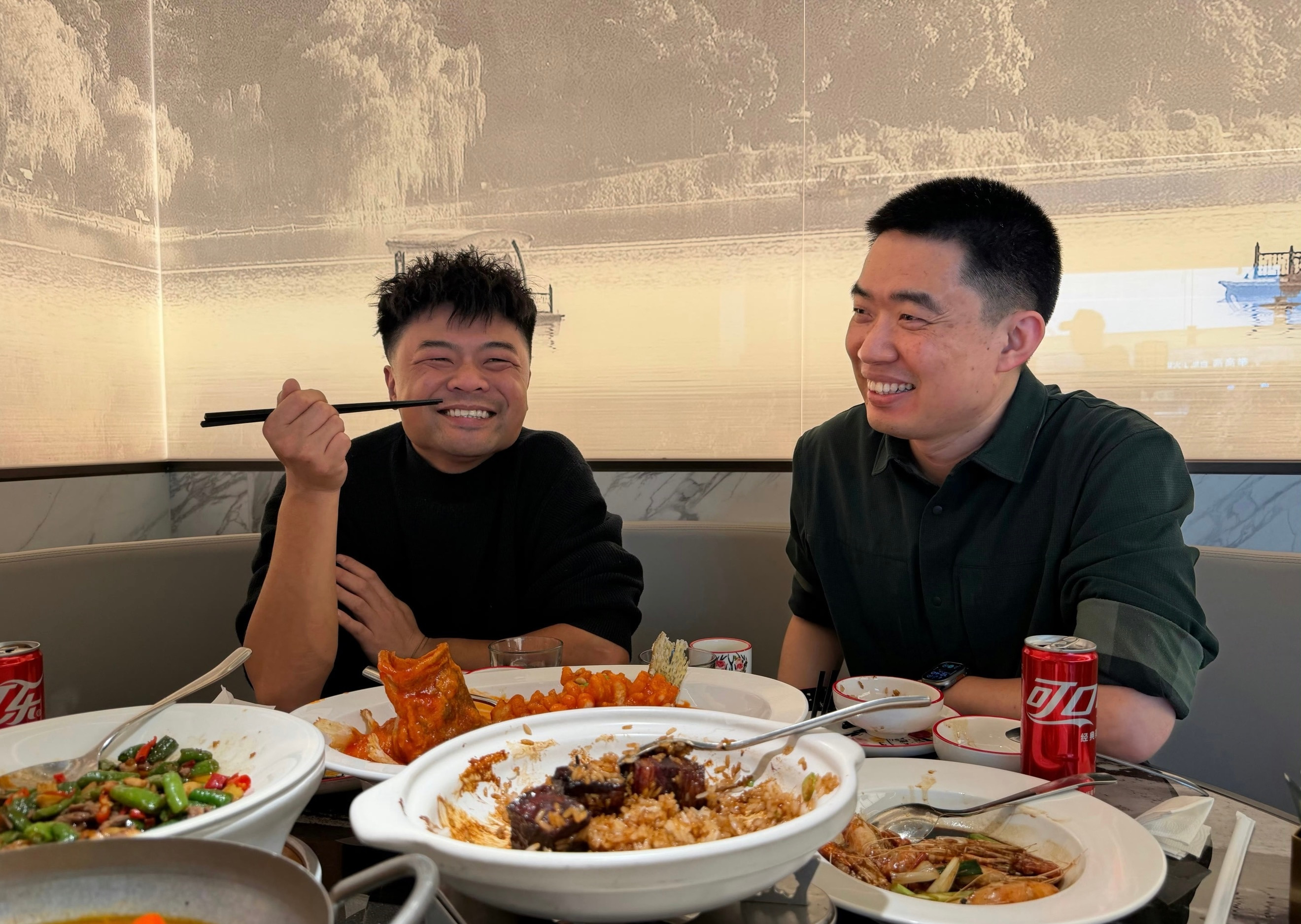 还记得李想旁边这位FFJ3808理想车主吗，开车路过大桥勇敢的救下跳桥女子，李想