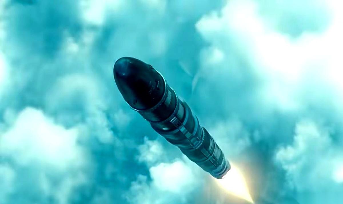 有时候看这帮人演戏，真比看电影还过瘾。有个跳得最欢的，天天在咱家大门口上蹿下跳