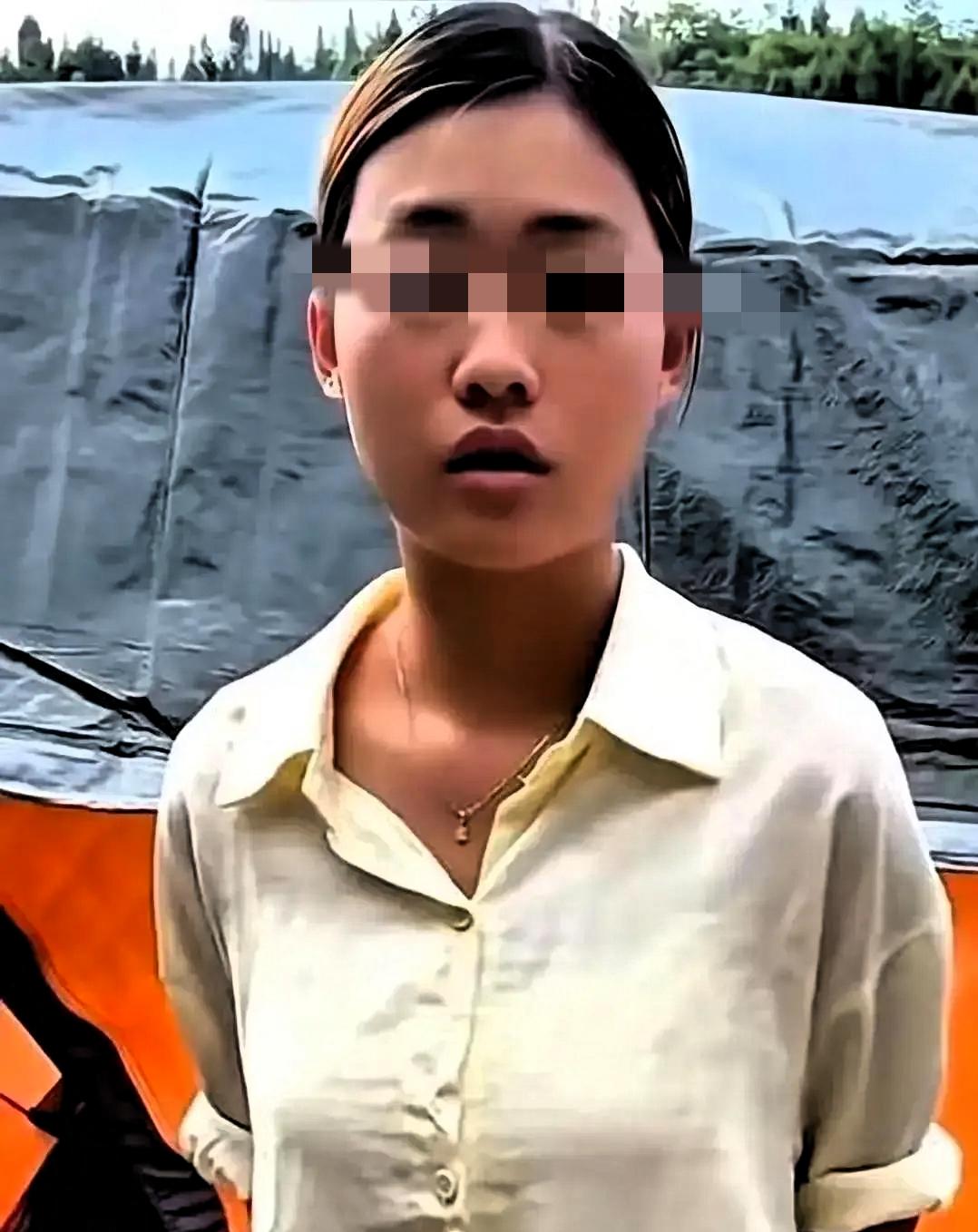 一名徒步女孩轻装进入新疆无人区，又累又渴之际，发现一顶空置帐篷，便进去短暂休整。