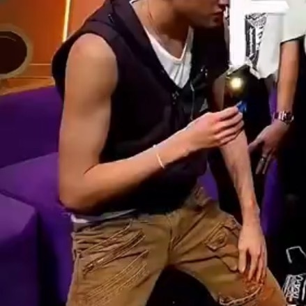 卧槽！！我要把男神的大膀子裱起来