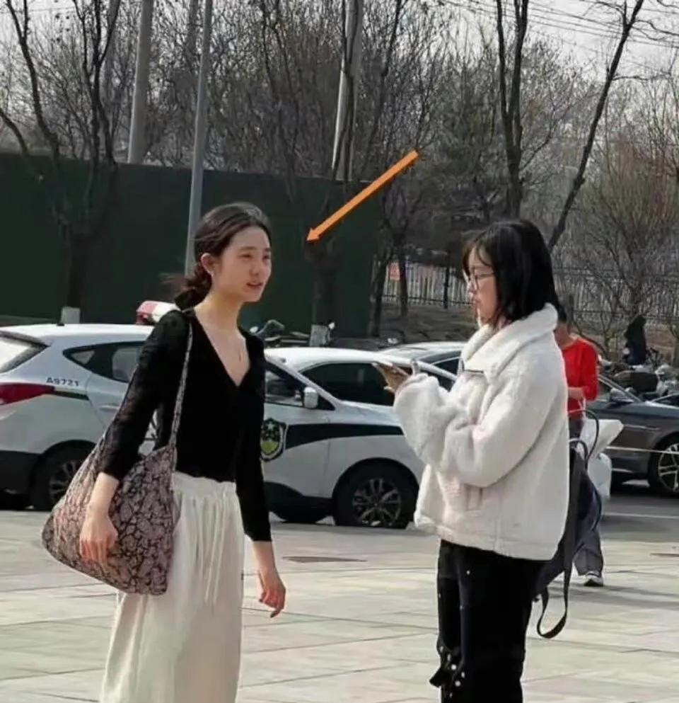 她才是最美星二代！怎么那么像赵丽颖，又像刘浩存，清纯又甜美，娇嫩嫩的，小脸尤其上