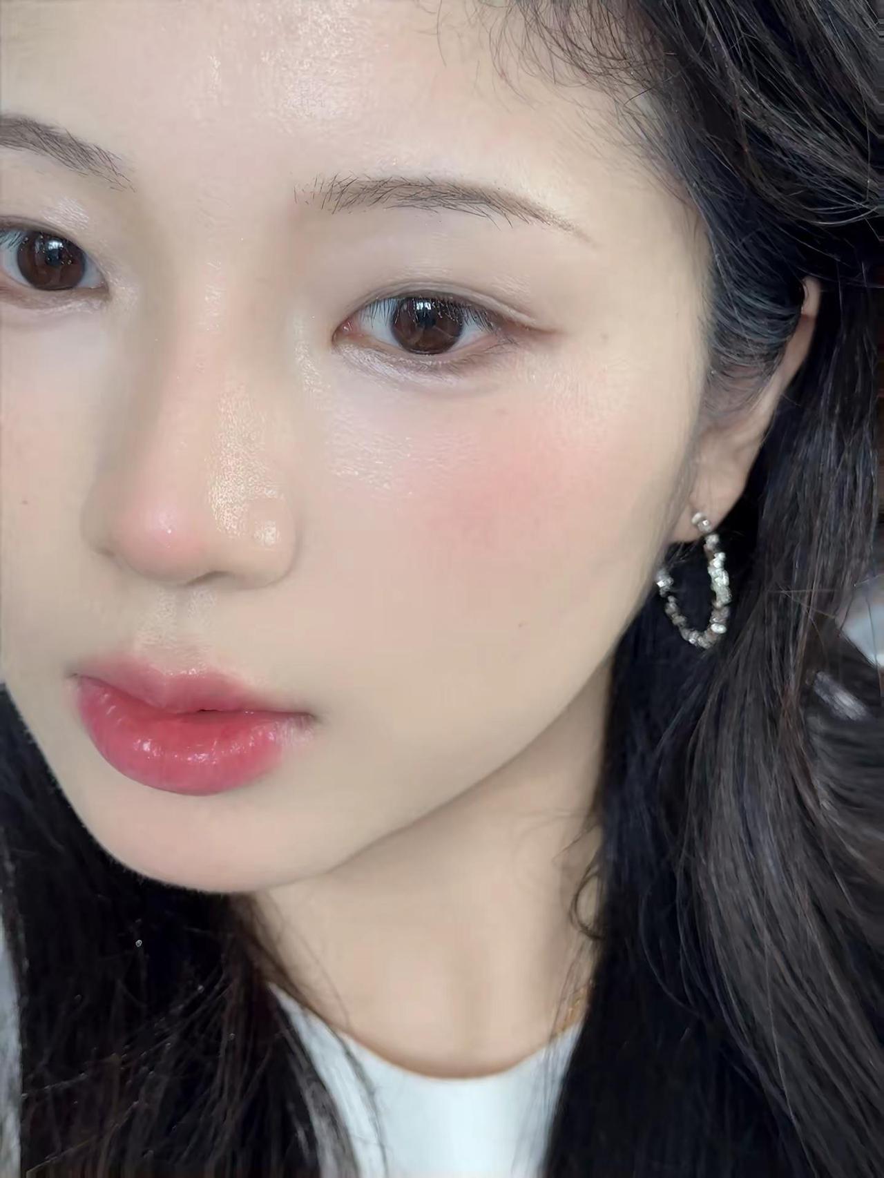 这个底妆有一点点震撼清透带着光泽感！美妆化妆今日妆容