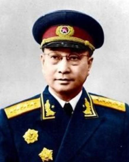 1950年，陈赓来越南指导战役，第一仗越军奔袭4天，极度疲劳，攻坚遇挫。越军总司