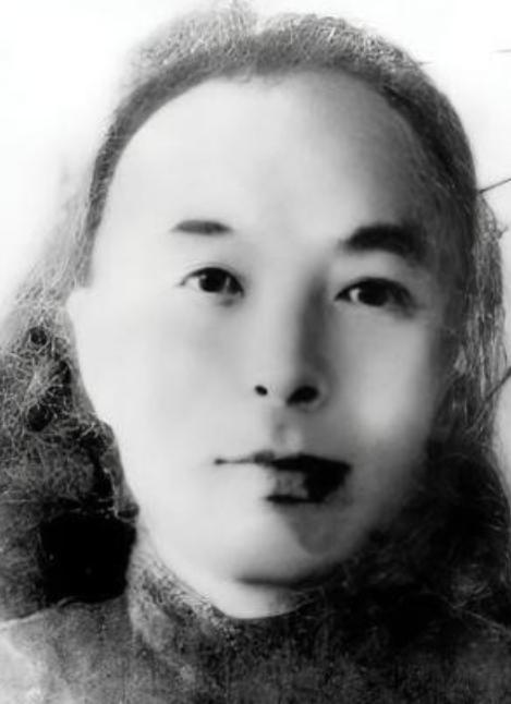1946年，抗联将领李兆麟去一个年轻女子家里赴约，刚喝了一口茶后，他感觉有些头晕
