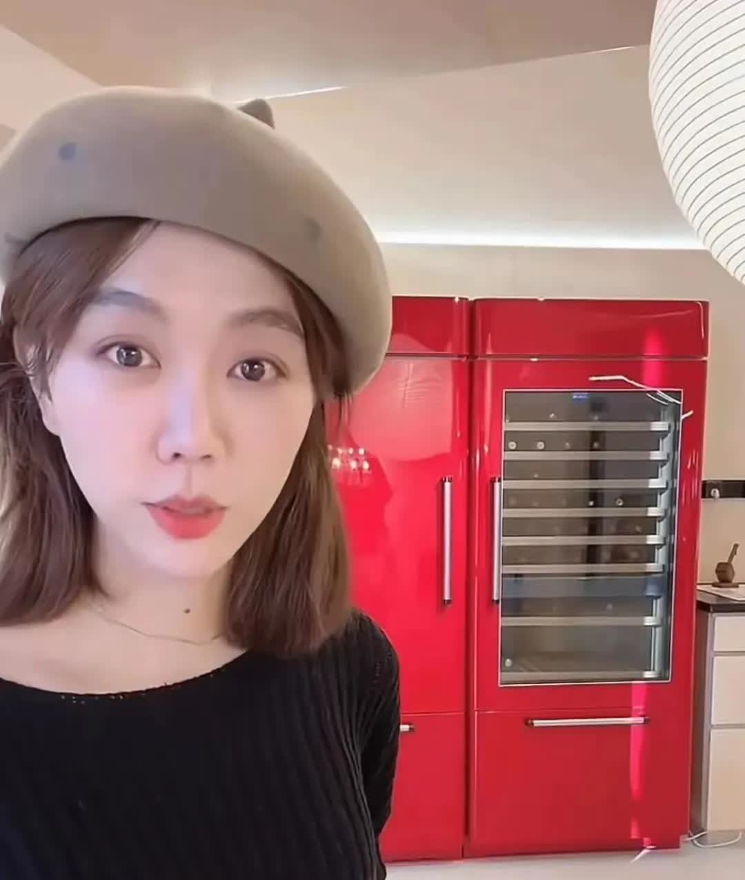 我有预感姜妍不会再演戏了。不是不红，也不是没剧本，而是她的心思根本不在娱乐圈