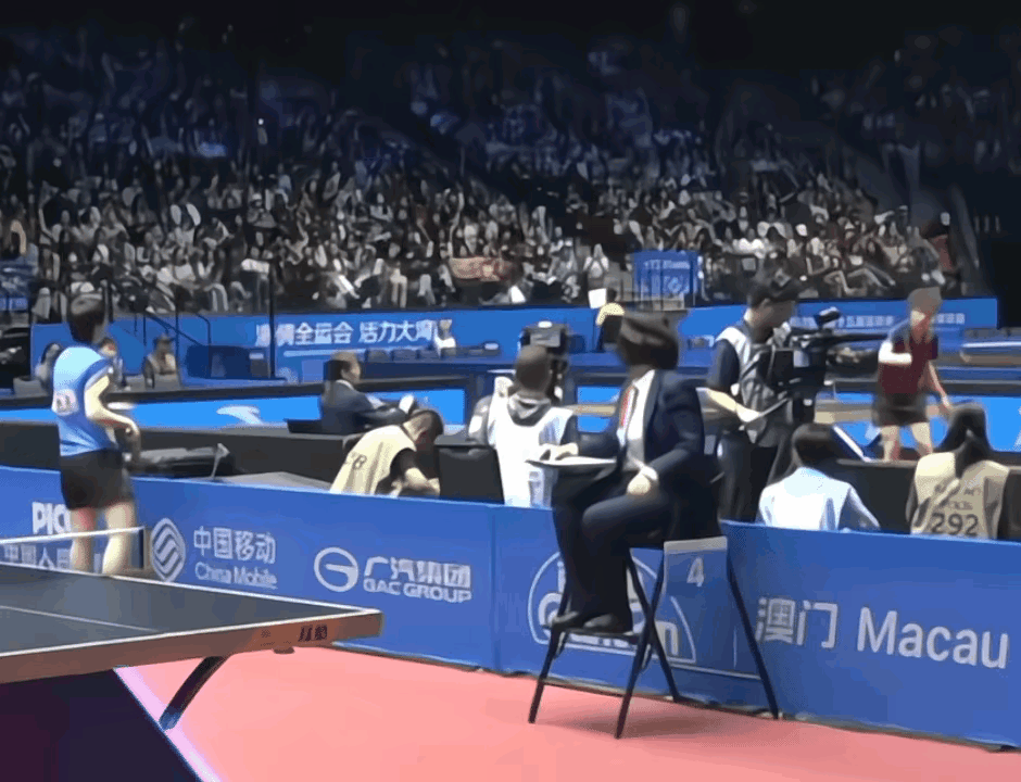 高远给曼昱抛球时温柔极了！[比心]昨天高远和曼昱同时间段在打半决赛，曼