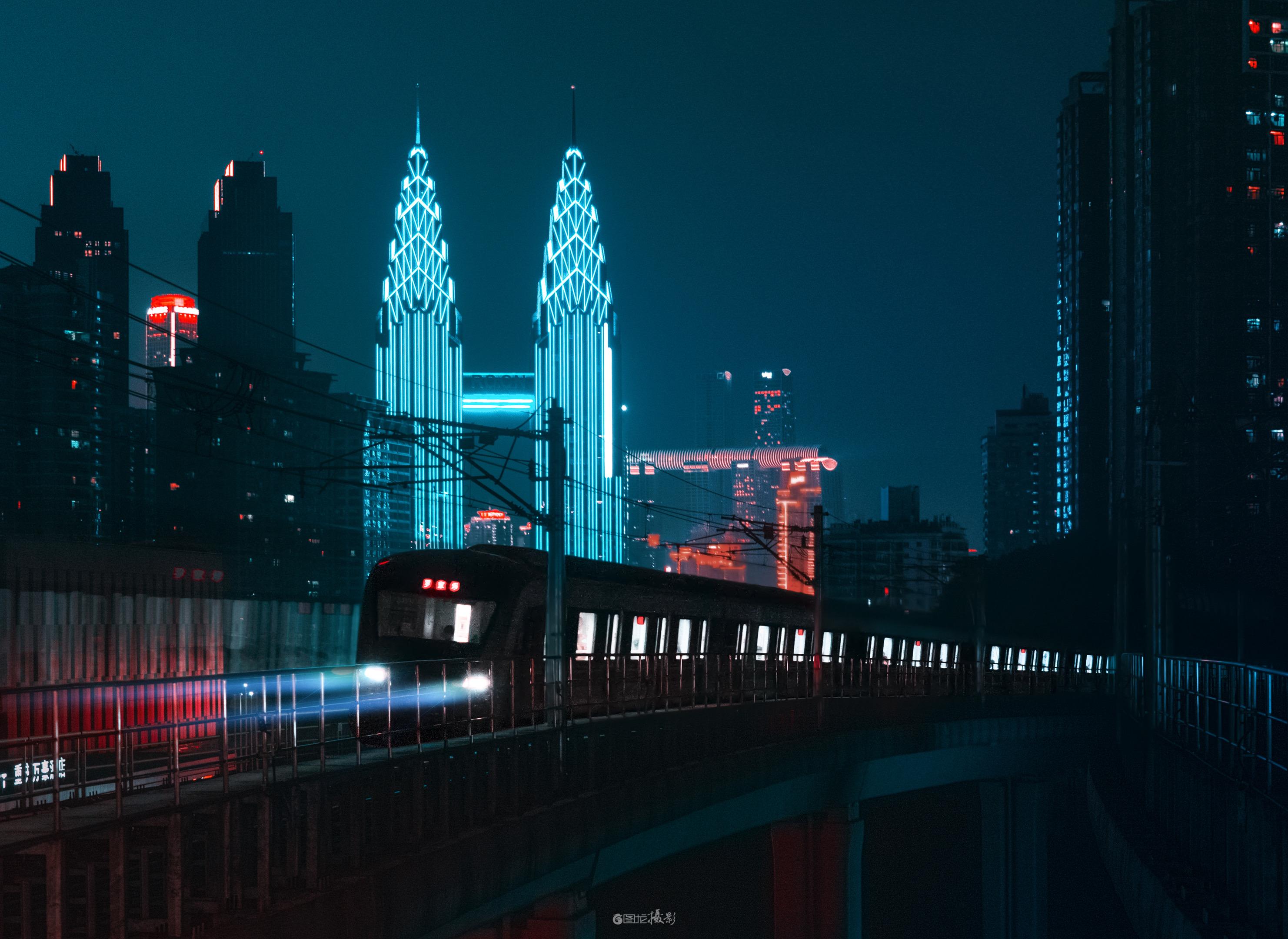 捕捉山城光影：在规则与创意间寻平衡。2020 年 8 月，怀揣着对摄影...