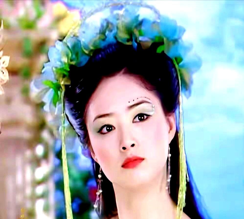 谁能想到，前男友王阳被孙菲菲撕上热搜，全网都在等蒋欣出来补刀。结果她一个字没