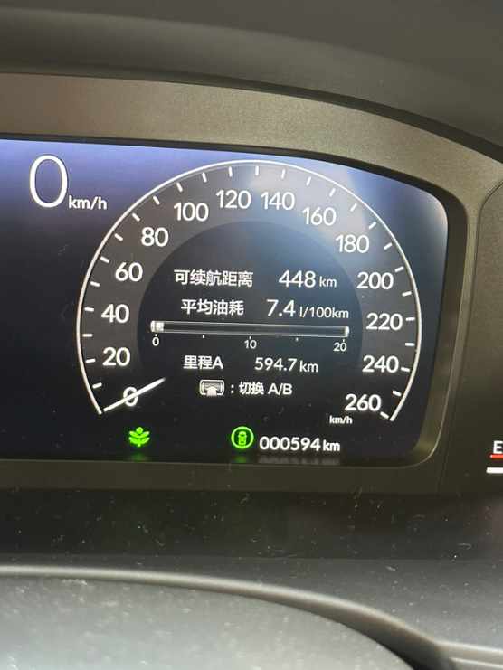 思域提车初体验：除了车的噪音大，目前没啥太大问题。车机我不太懂，一次前盖都没