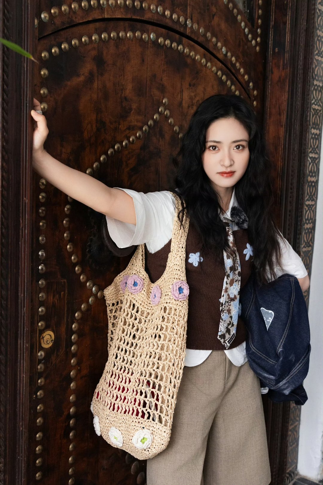 沈月一招治好选择困难症女孩子果然更懂女孩子，沈月看女孩们选择困难症，不知道该买哪
