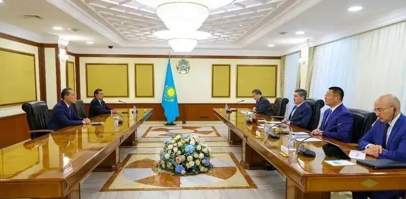 前脚哈萨克斯坦刚跟信发集团签完150亿美元巴甫洛达尔全产业链铝园协议，后脚哈萨克