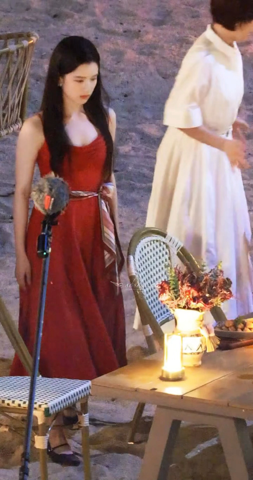 篝火前的红裙张婧仪，我的清雾妈咪篝火前的红裙张婧仪