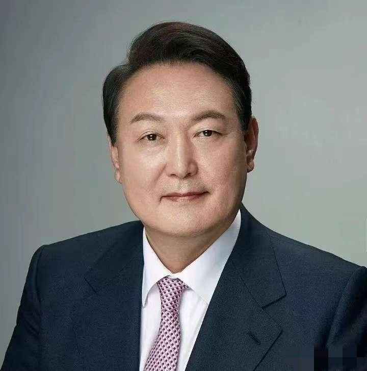 尹锡悦真是个聪明人不愧是大法官出身的，他非常清楚只要自己坚持上诉，就有50%的