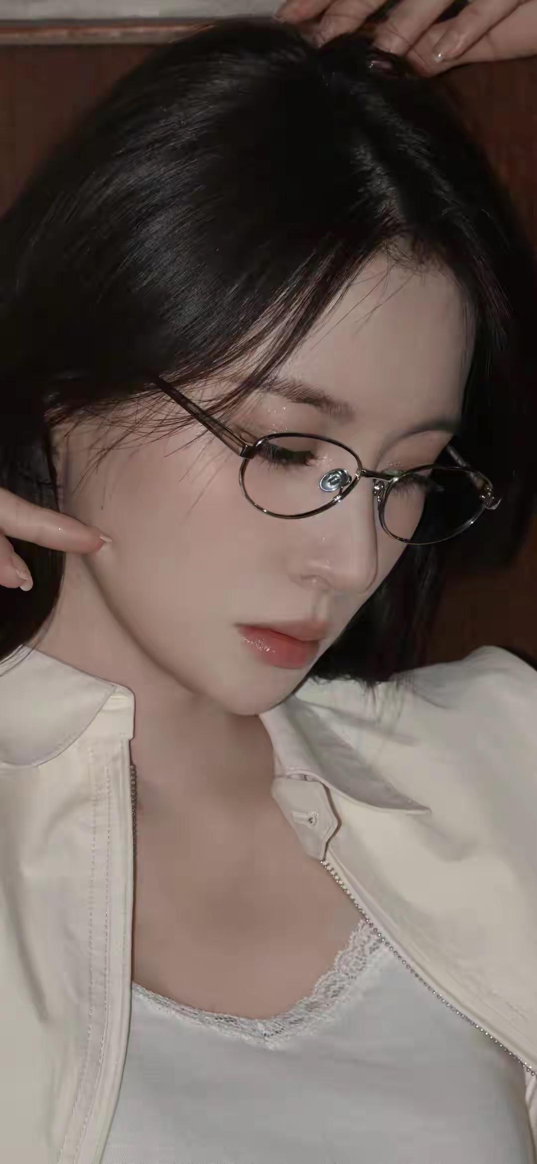 眼镜一戴，感觉就有了