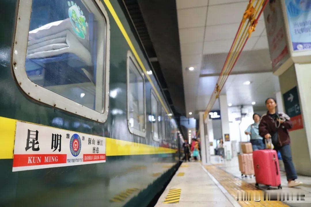 高铁站台禁烟难以推行，本质上是法律定性模糊、执法权缺失与硬件设施矛盾共同导致的治
