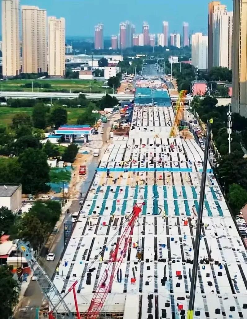 石家庄市和平路高架东延工程太给力了！在复兴大街西侧和平路加油站附近设有上下口，很