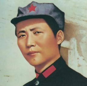 1933年，主席躲进农妇家。没想到，敌人搜查时，农妇却说：“你们要找的人，在我家