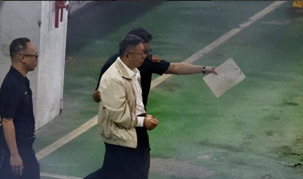 柯文哲结局早已注定，岛内惊现退党潮。大陆的判断似乎再次应验。这盘棋的终局，或许早