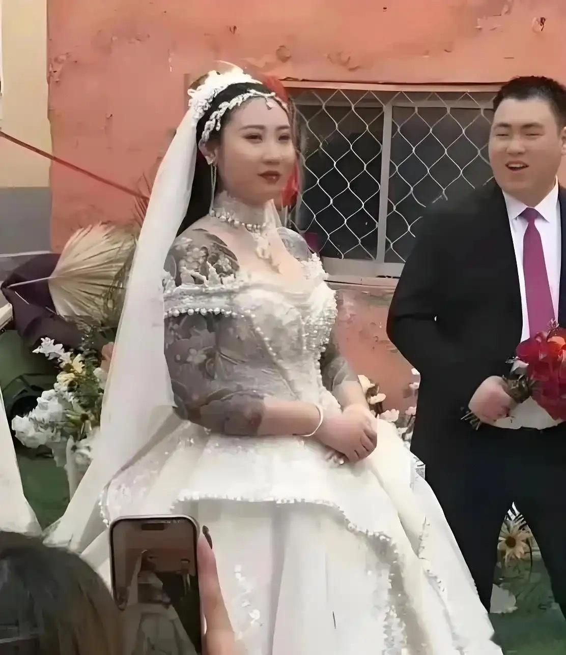 这么霸气，这个新娘一看就不好惹。