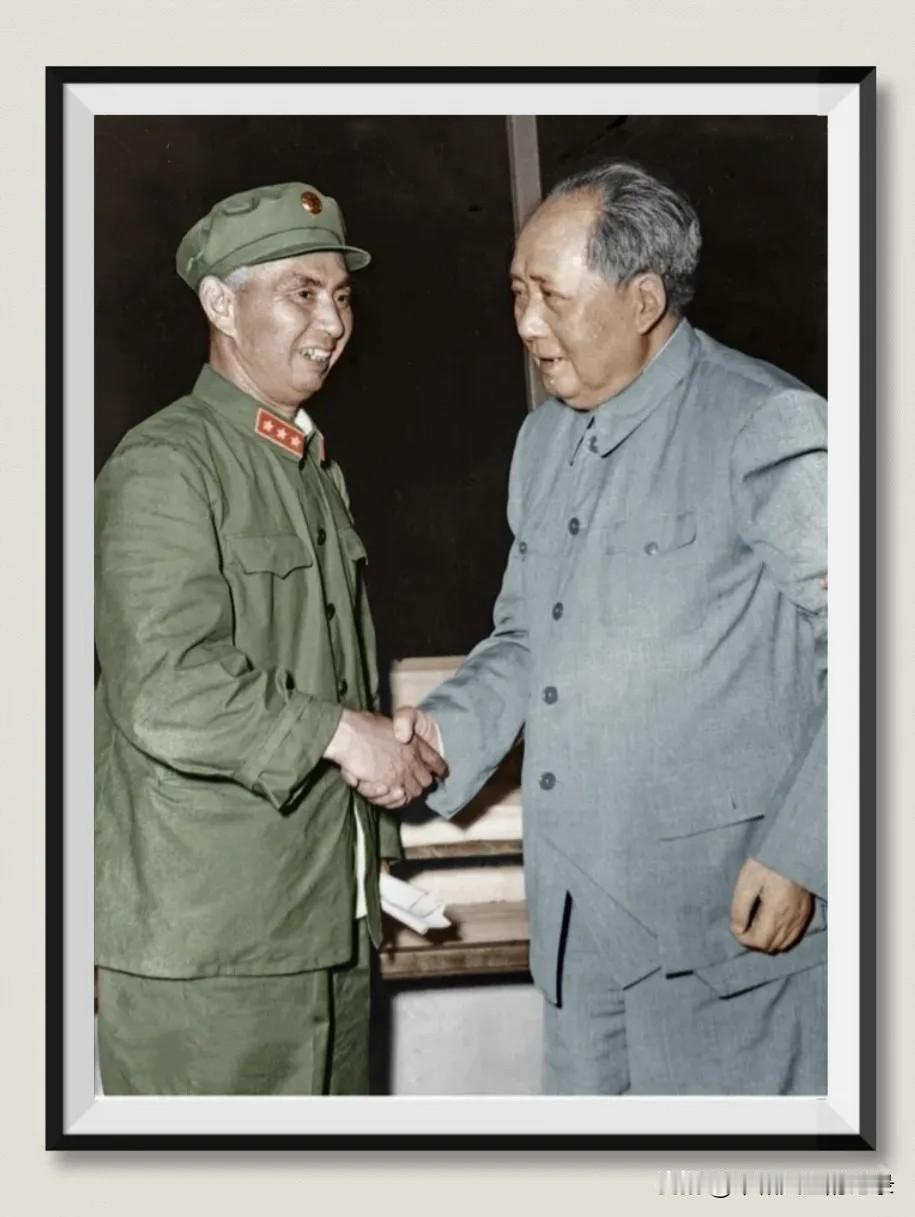 伟大领袖毛主席的社会主义光辉大道永远放光芒！人民都能过上公平幸福的好日子！正如雷