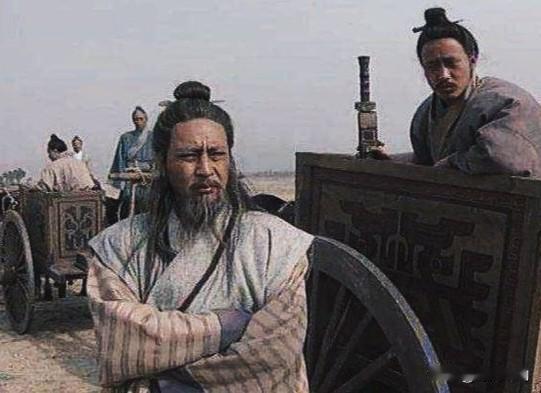 公元前656年，重耳跪在父亲晋献公面前，看着同父异母的哥哥申生被逼自杀，妹妹骊姬