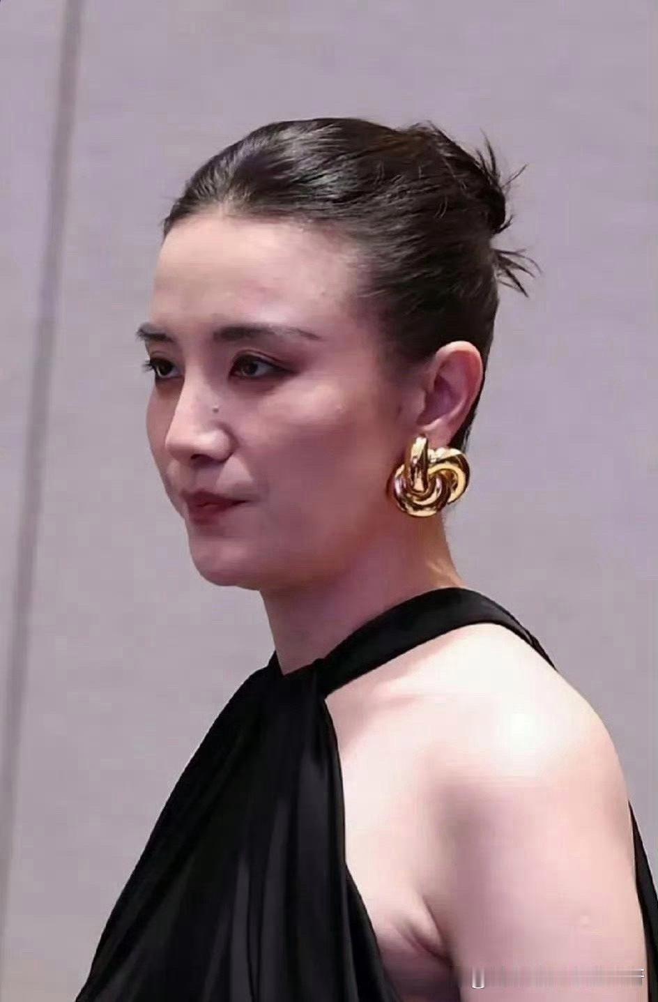 佩服宋佳的真实，这胳膊绝了！​​​