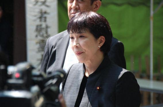 “我放弃中国国籍，成为一名日本人，打败中国队是我最大的心愿”，而她的父亲则公开回