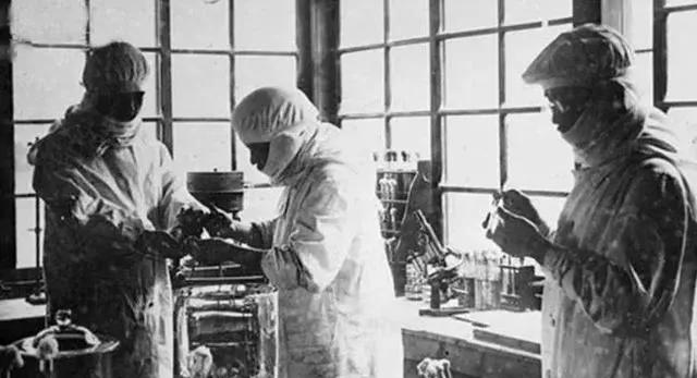 二战时，日军给女性强行注射“606药剂”，注射完，士兵就露出了邪恶的笑容，“60