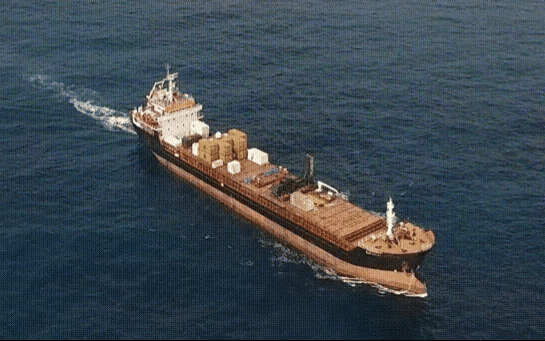 风和日丽的地中海上，一枚以色列”劳拉”飞弹拔船而起，以约5马赫速度直冲云霄，精准