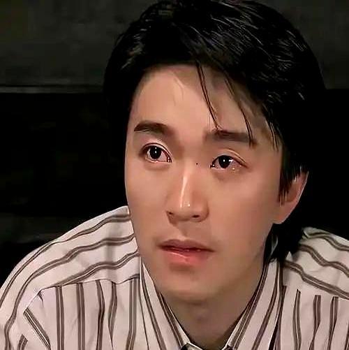 周星驰三改分成，王晶忍到拍桌决裂你看着周星驰摔门走出化妆间，王晶对着片场吼