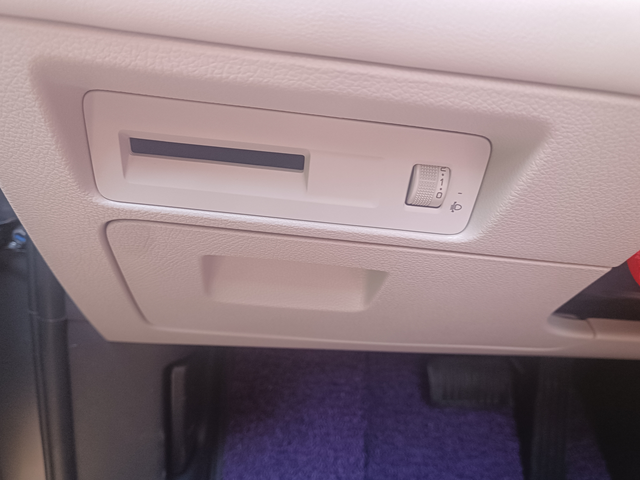 驾驶位左边这个口是做啥用的宋plusDMI驾驶位左边这个口是做啥用的？翻了说