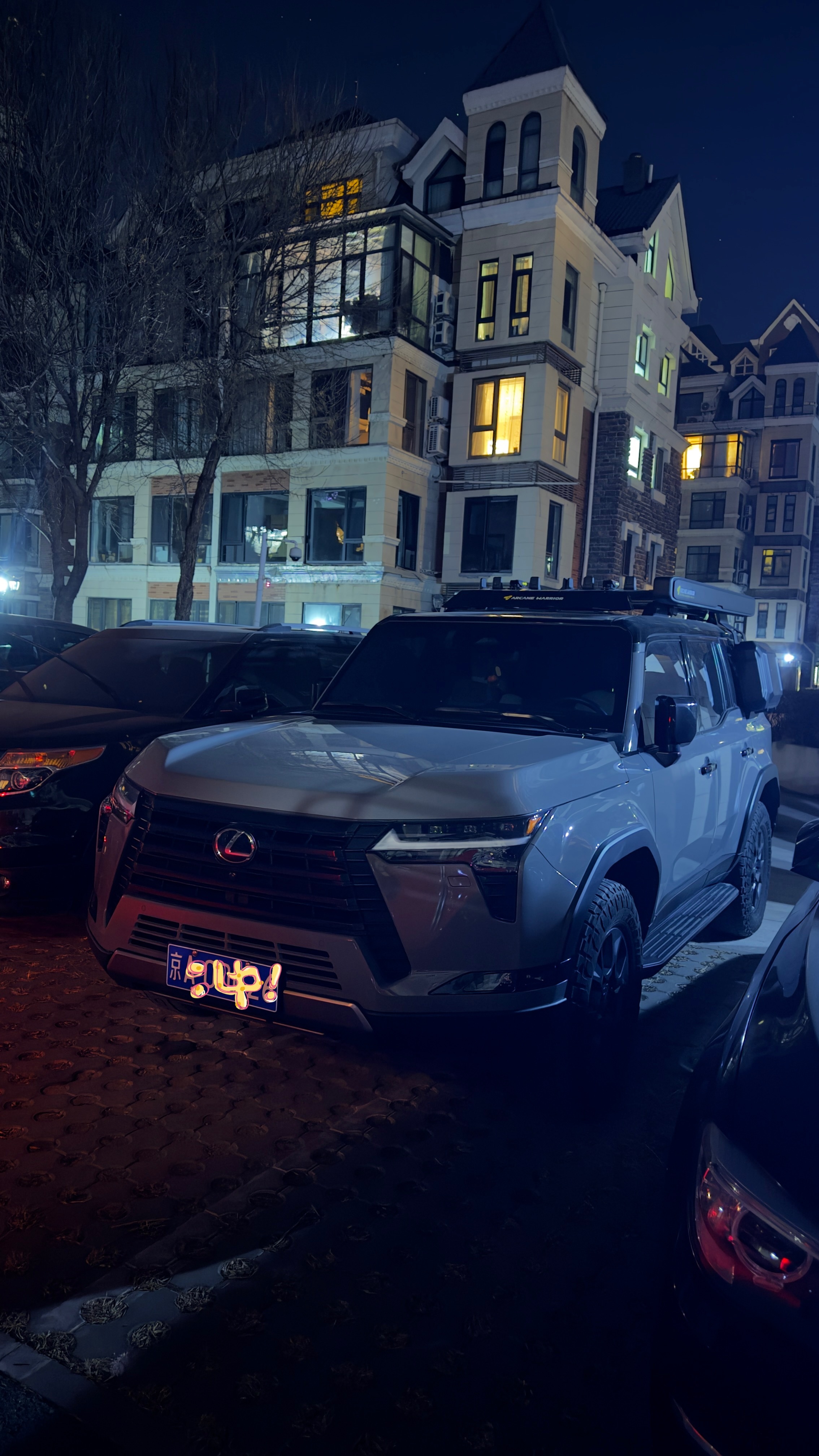 小区里又多了一台雷克萨斯GX550h，配件还挺全慕了也气了雷克萨斯全新一代雷克萨