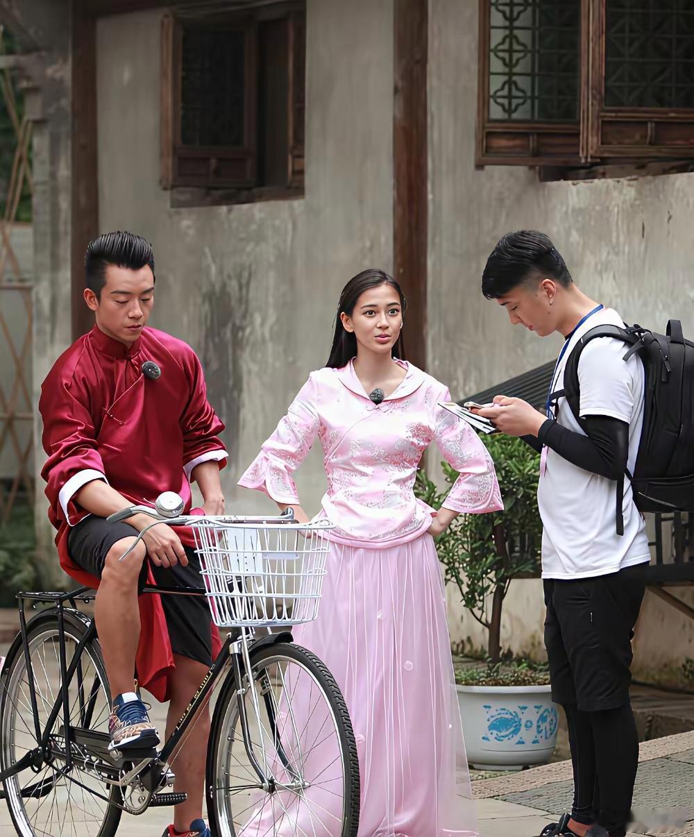 baby素颜不算白，但是五官太漂亮了，很真实