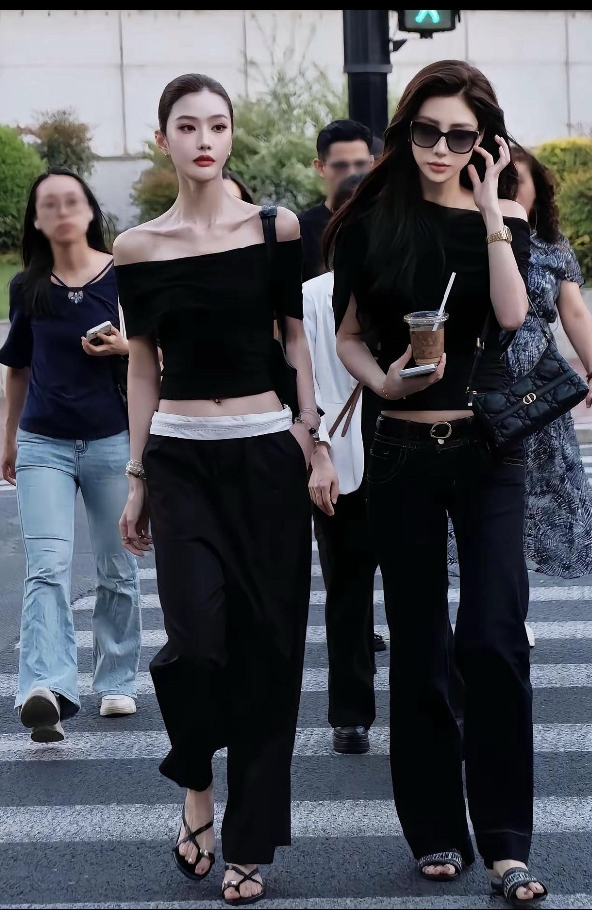 说实话街上碰到这样的美女你敢上去搭讪吗