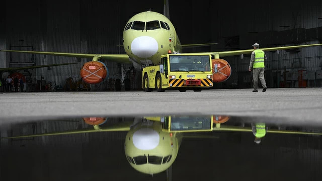 俄工贸部寻求延长SSJ100飞机寿命的方案最复杂的部分是维修法俄联合研制的发动机