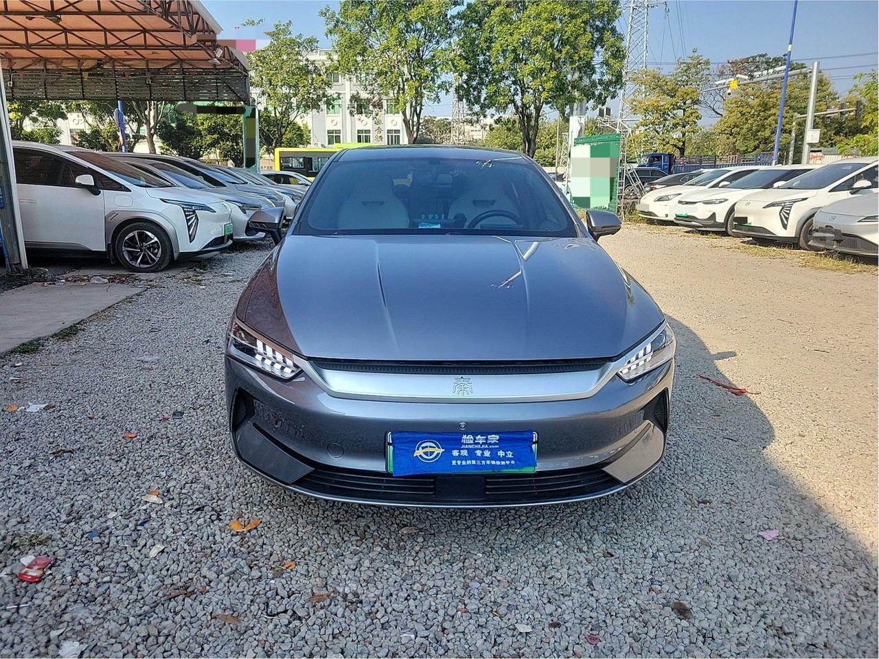 比亚迪秦plusEV新车8万，两年前的二手秦plusEV该多少钱？前两天帮