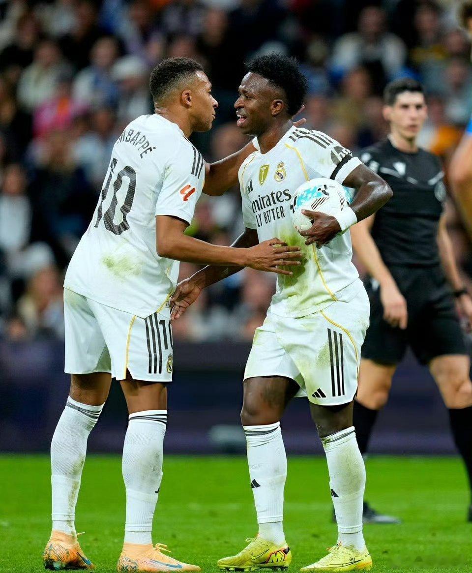 PabloGallego：皇马球员们选择了威尼修斯而不是姆巴佩。在威尼修斯和姆