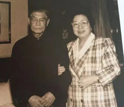 她是中共的头号叛徒，被蒋介石俘虏后，她很快便选择了叛变，1945年选择和老蒋一起
