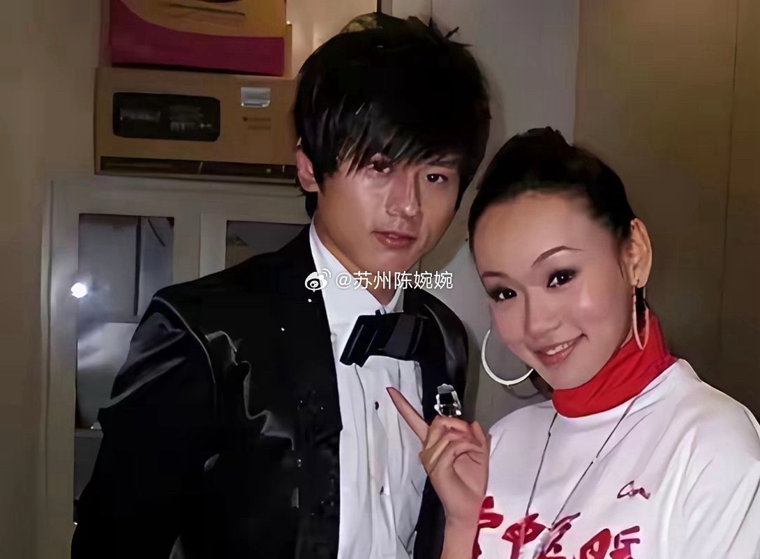 这是张杰段曦在一起的合照，段曦眼里有光面相很善良，一看就是善解人意的女人，是张杰