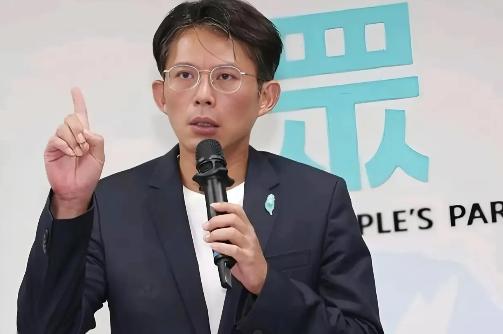 这次黄国昌做对了！ 昨天黄国昌召开记者会，公开叫板柯文哲，当下必须在野党联手