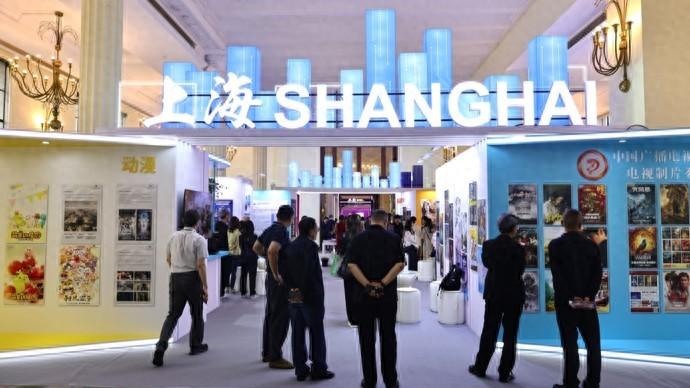 白玉兰奖说，评审只看成片质量，不参考演员热度。这话听着正常，但在今天，它反常到像