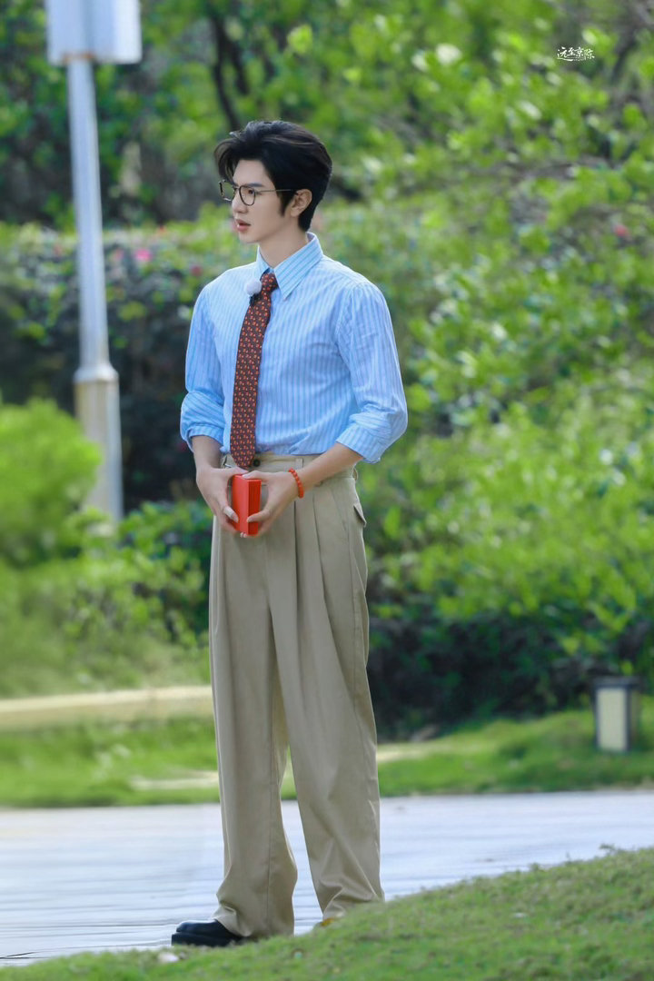 陈哲远这次来跑男是真发奔跑吧陈哲远：我这次是真发。兄弟团：我不信，让我摸摸。沙溢