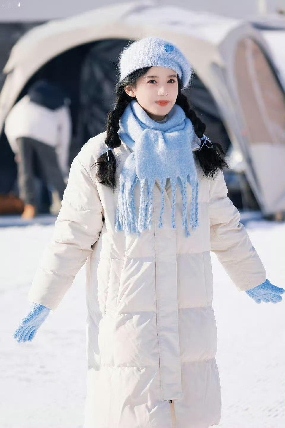 这是张婧仪还是朱韵张婧仪到了冬天会自动变成毛茸茸的小兔子
