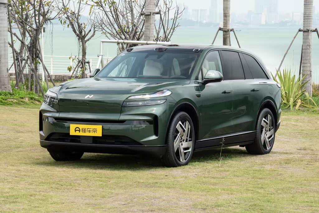 乐道L80，就是5座版的乐道L90，两个车的外观几乎一样。乐道L90，尺寸5