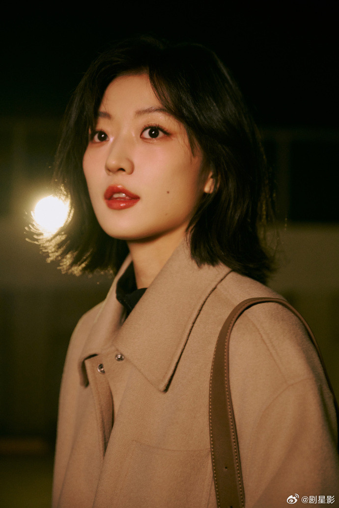 孙千冷都女孙千短发冷都女，这就是又美又非常的有气场！短发的造型也是给我们带来