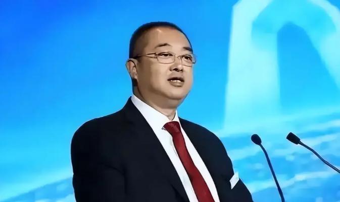 躲去美国的恒大前CEO夏海钧，又闹出了新幺蛾子。他向香港法院申请，把每月生活费上