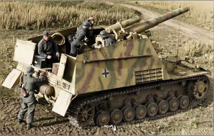 150毫米自行火炮“黄蜂”（Hummel,Sd.Kfz.165）是二战期间德