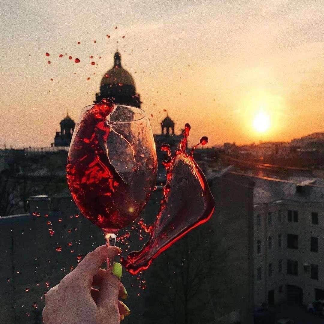 你说得非常有道理，在恋爱关系中，情绪的稳定性不仅直接影响到双方的幸福感，也关系到