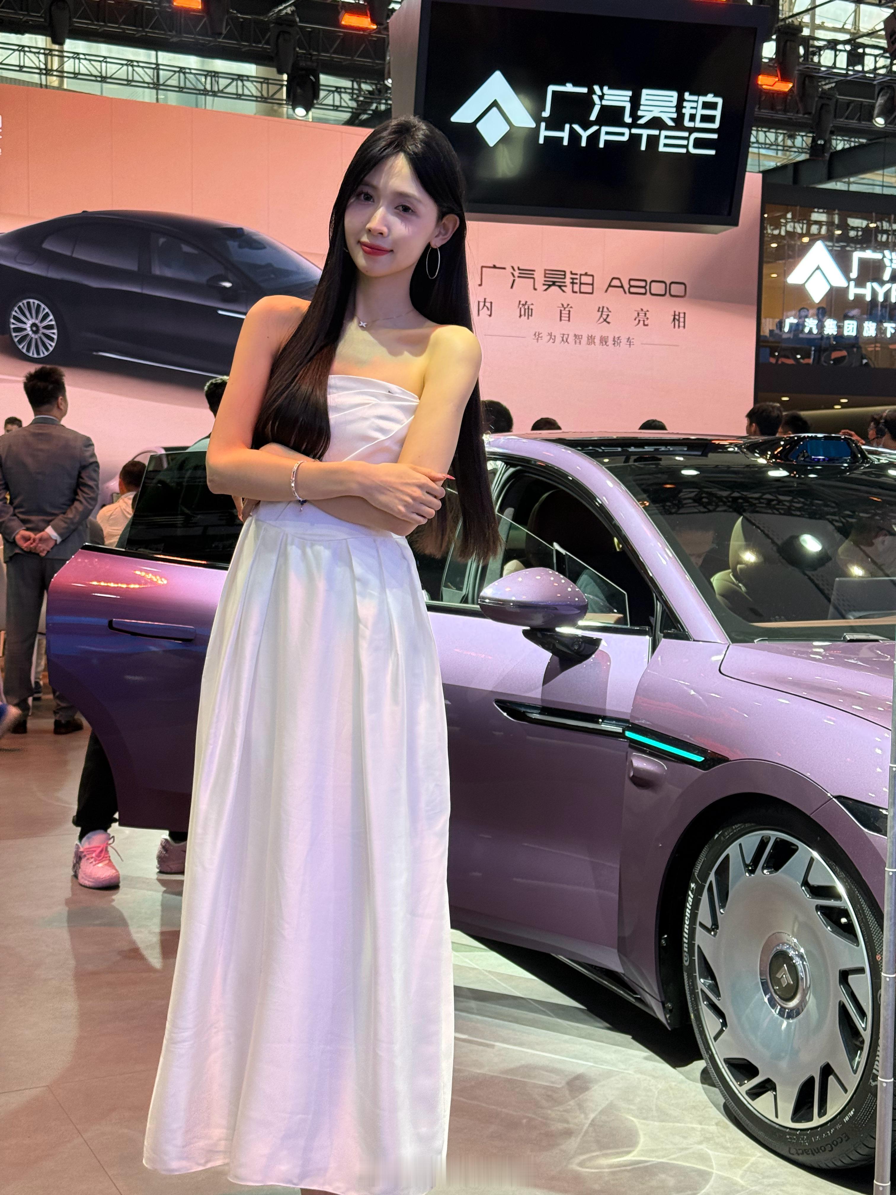 兄弟们广汽昊铂的展台别错过昊铂A800有点东西